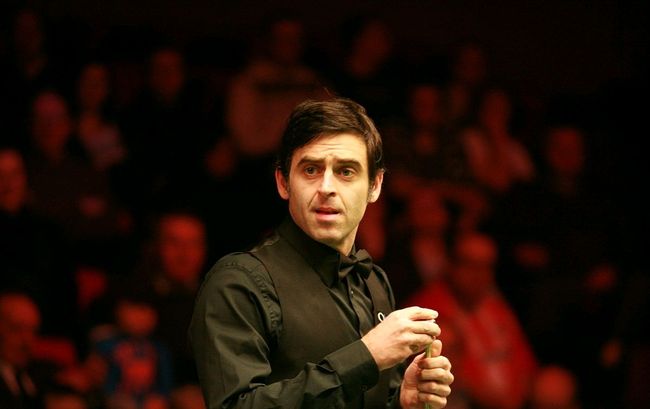 他的缺席对 他的缺席对